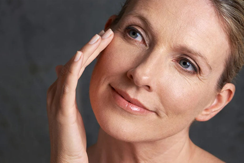 ANTI-AGING SERUMS FOR MATURE SKIN: WHAT TO LOOK FOR AND WHAT TO AVOID